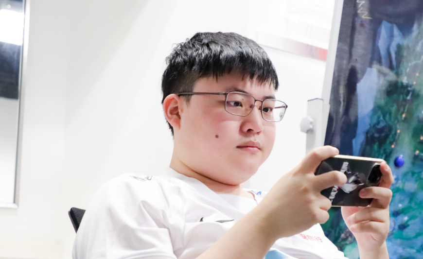 开云体育平台APP-JDG力克V5，Uzi单局斩获MVP强强对话入围赛，让粉丝疯狂欢呼