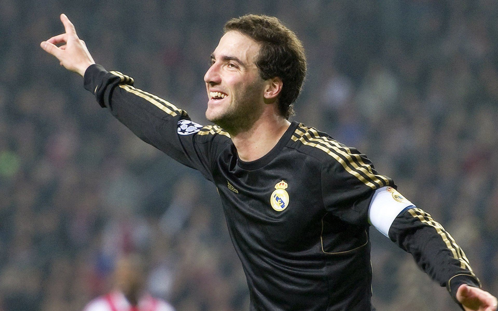 开云体育APP下载-东非雄狮狂啸巴黎，巴尔韦德降维打击，王权在更迭的暗夜里颤动