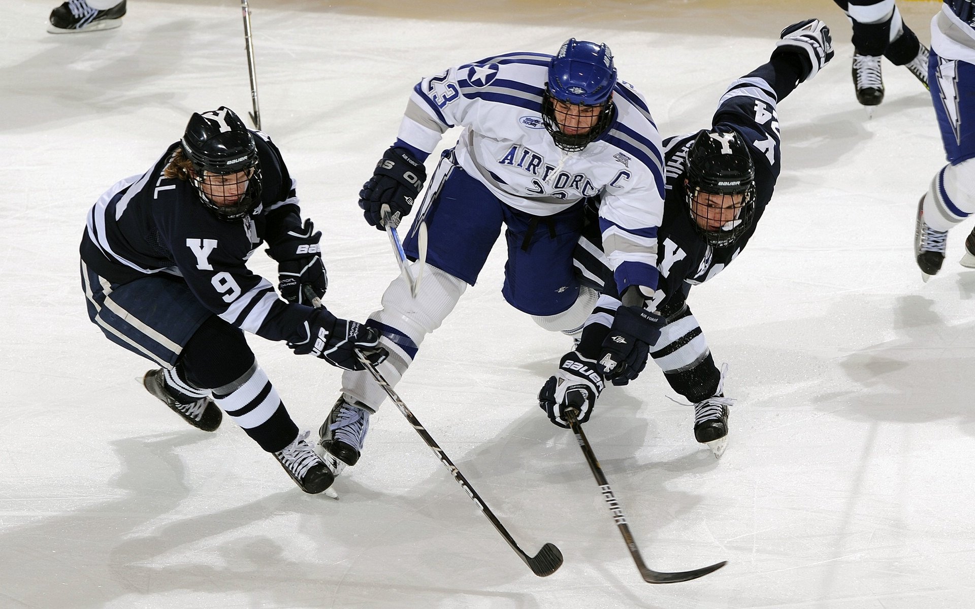 开云体育在线-跨界的英雄时刻，当NBA老鹰险胜独行侠，遇见英超争冠的浓眉式接管